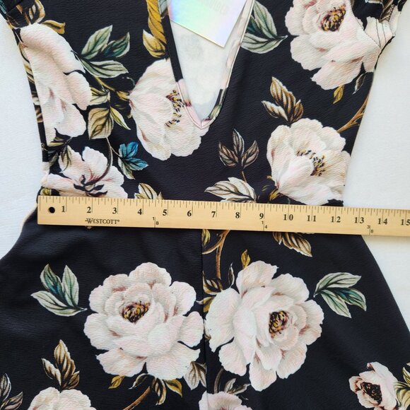 Missguided Cap Sleeve Dark Floral Playsuit Black Summer Romantic Feminine Cute - Picture 12 of 13